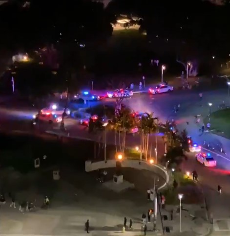 Unidentified persons opened fire on one of the embankments in Miami. Video