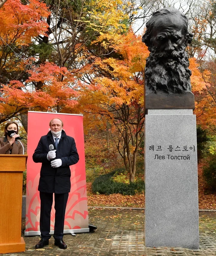 RUSSIAN SEASONS IN THE REPUBLIC OF KOREA: A MONUMENT TO LEO TOLSTOY WAS INSTALLED IN SEOUL