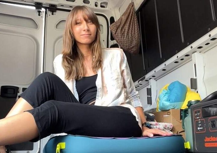 A Girl in the US Moved to Live in Her Car to Save Money on Her Utility Bill