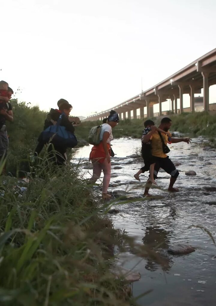 US Says Border Guards Are Fleeing the Service