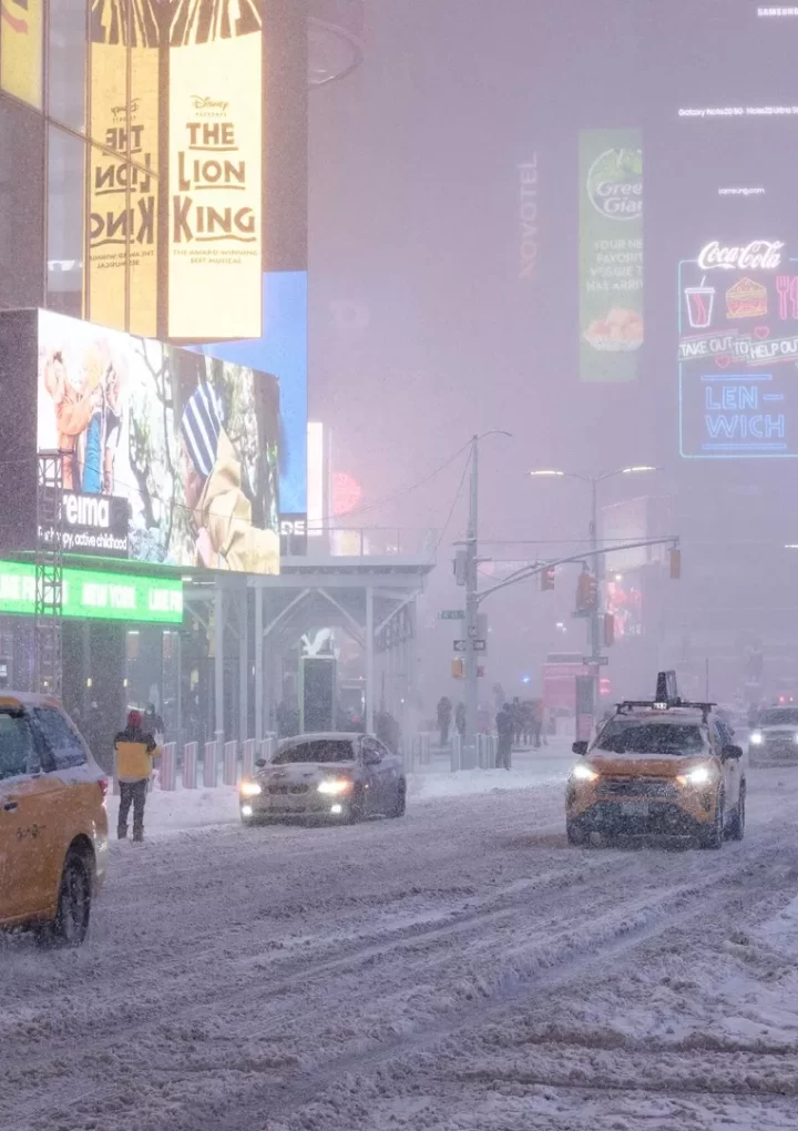 Media: Snowstorm Kills Nine People in U.S.